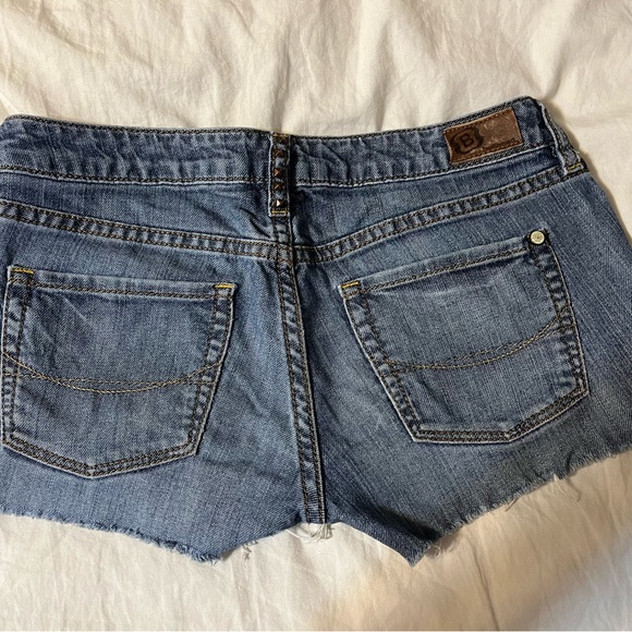 BULLHEAD B HERMOSA SUPER SKINNY DENIM FRAYED SHORT SHORTS - Picture 2 of 2